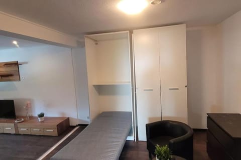 Berg Messe EG, 2,5 Zimmer, Homeoffice, W-Lan Apartment in Leverkusen