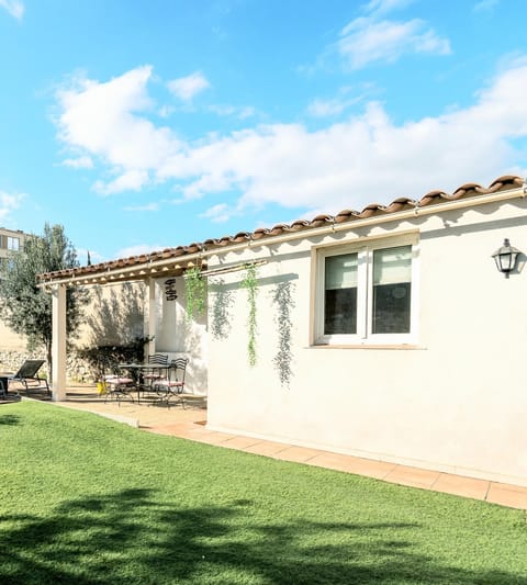 Villa 3 Logements entiers avec piscine parking House in Marseille