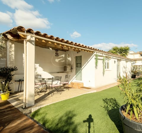 Villa 3 Logements entiers avec piscine parking House in Marseille