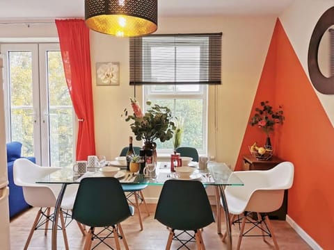 Fivehill 4 Bedrooms Apartments 6 beds 4 Showers Free Parking Apartment in Sheffield