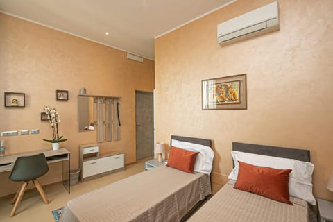 Bedroom, air conditioner
