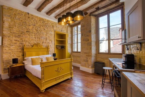 Kitchen or kitchenette, Bedroom