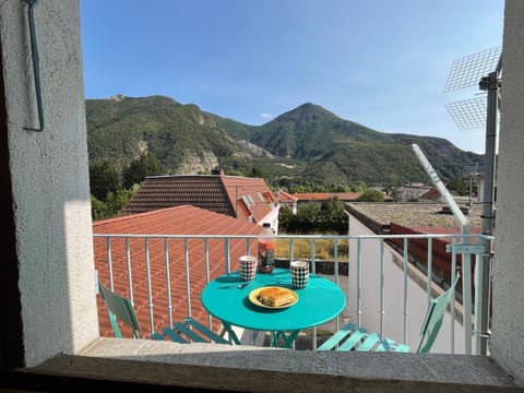 Balcony/Terrace, Mountain view