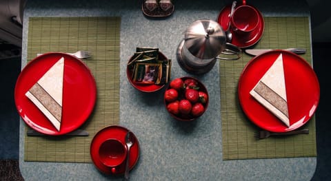 Coffee/tea facilities, Kitchen or kitchenette, Dining area