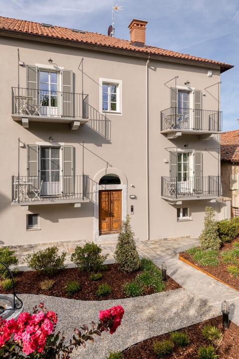 Property building, Spring, Day, Garden, Garden view