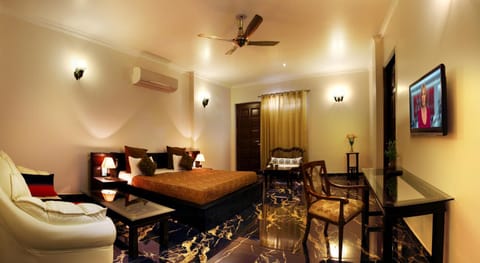 Bed, TV and multimedia, Photo of the whole room, Seating area, Bedroom, air conditioner