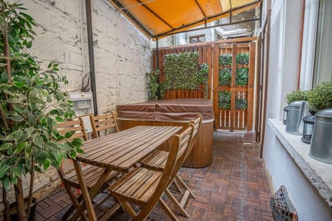 Garden, Balcony/Terrace, Seating area, Dining area, Garden view