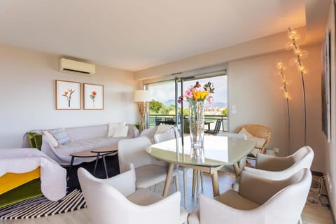 Living room, Dining area, air conditioner