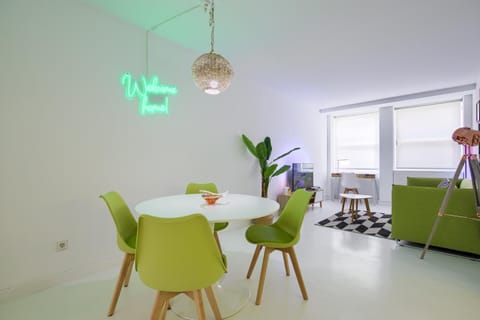 Seating area, Dining area