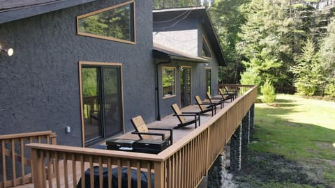 Natural landscape, View (from property/room), Balcony/Terrace, Seating area, Garden view