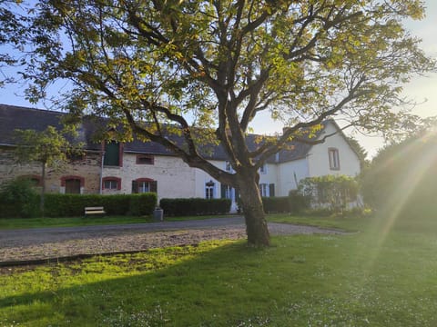 Facade/entrance, Garden, Parking