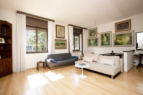 Living room, Seating area