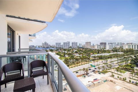 Marenas LATERAL ocean view daily refresh not included Fees collected at arrival Apartment hotel in Sunny Isles Beach