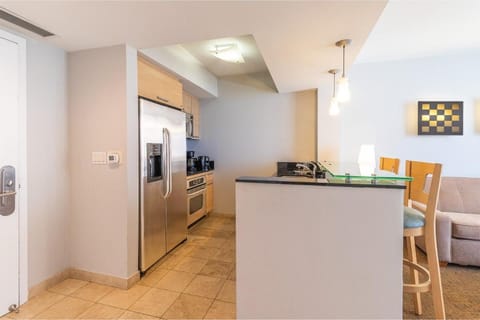 Marenas LATERAL ocean view daily refresh not included Fees collected at arrival Apartment hotel in Sunny Isles Beach