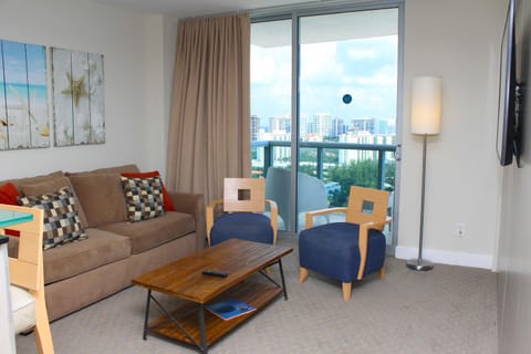Marenas LATERAL ocean view daily refresh not included Fees collected at arrival Apartment hotel in Sunny Isles Beach