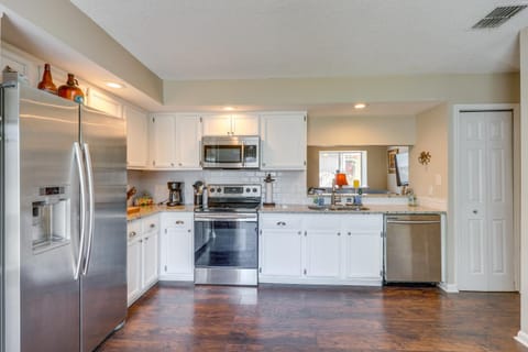 Ponte Vedra Beach Family Home 2 Mi to Beaches! House in Palm Valley