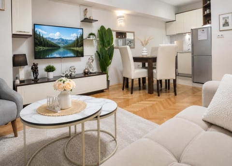 TV and multimedia, Living room, Dining area