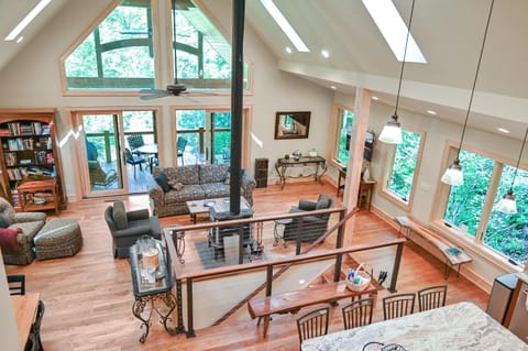 Amenity-Packed Holiday Home House in Swannanoa