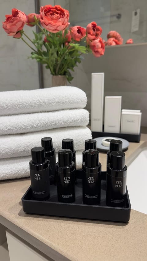 Shower, Bathroom, towels