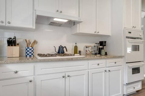 Cozy - Organic Modern - Bungalow - FSU House in Tallahassee