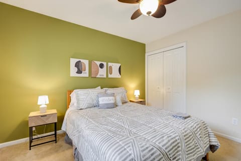 Mulberry home with pond view Villa in Goose Creek