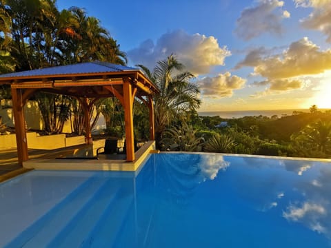 Nearby landmark, Natural landscape, Sea view, Swimming pool, Breakfast, Sunrise, sunbed