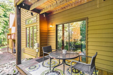 Wintergreen Resort Condo with Deck, 0 3 Mi to Slopes Apartment in Massies Mill