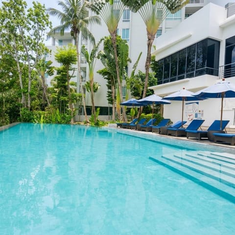 Day, Swimming pool
