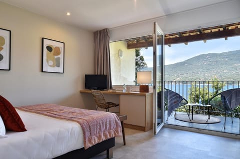 Bed, Photo of the whole room, Bedroom, Sea view