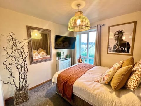 Artistic stunning apartment city view Apartment in Londonderry