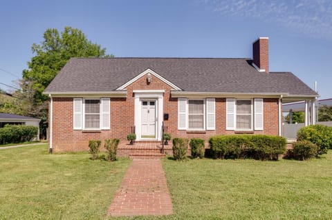 Charming Tullahoma Stay with Great Walkable Location House in Tennessee