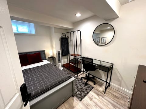 Bed, Photo of the whole room, Seating area, Bedroom, hair dresser