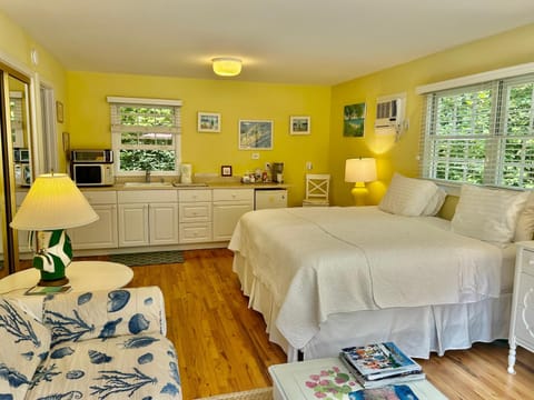 Bed, Living room, Photo of the whole room, Seating area, Bedroom, Sea view, Sea view