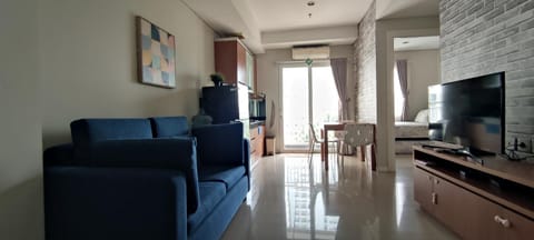 Communal lounge/ TV room, TV and multimedia, Living room, Seating area, Evening entertainment