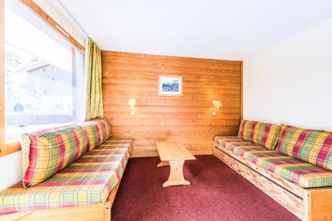 Bed, Living room