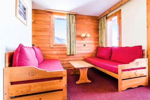 Bed, Living room, Bedroom
