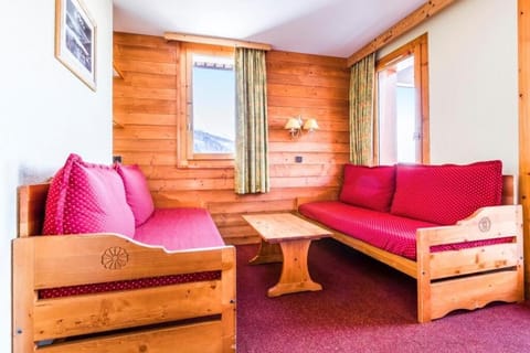 Bed, Living room, Bedroom