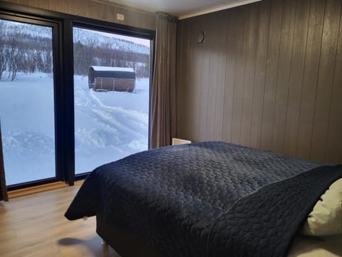 Idyllisk hus med sauna og jacuzzi, Lyngen House in Troms Og Finnmark