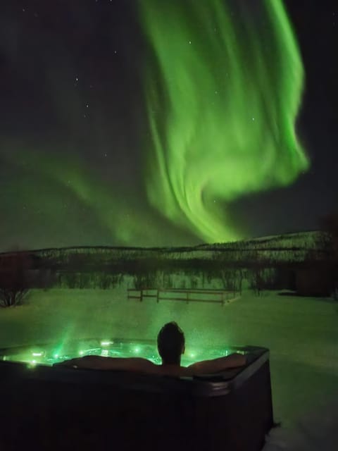 Idyllisk hus med sauna og jacuzzi, Lyngen House in Troms Og Finnmark