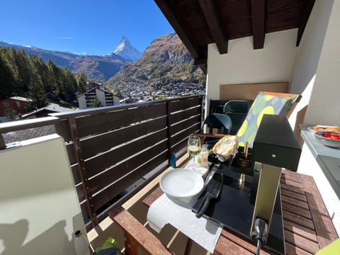 Natural landscape, Balcony/Terrace, Hiking, Food, Mountain view, Mountain view