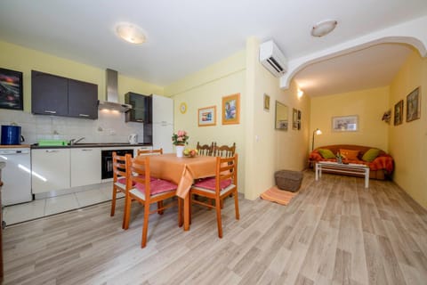 Communal lounge/ TV room, Communal kitchen