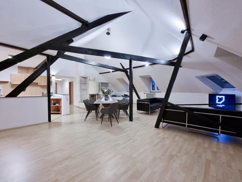 TV and multimedia, Kitchen or kitchenette, Living room, Seating area, Dining area