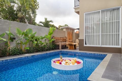 Property building, Swimming pool