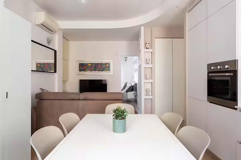 Kitchen or kitchenette, Living room, Seating area, kitchen
