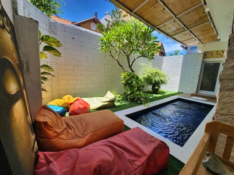 Patio, Communal lounge/ TV room, Day, Garden, Garden view, Pool view, Swimming pool, sunbed