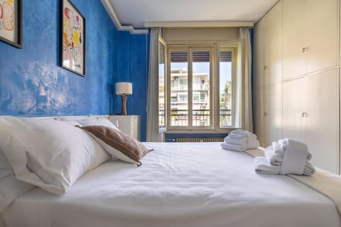 Bed, Bedroom, towels, wardrobe