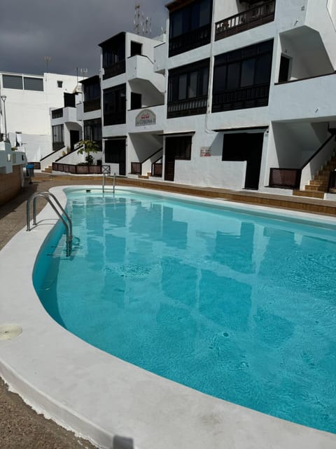 Property building, Day, Pool view, Swimming pool