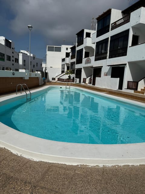 Property building, Day, Pool view, Swimming pool