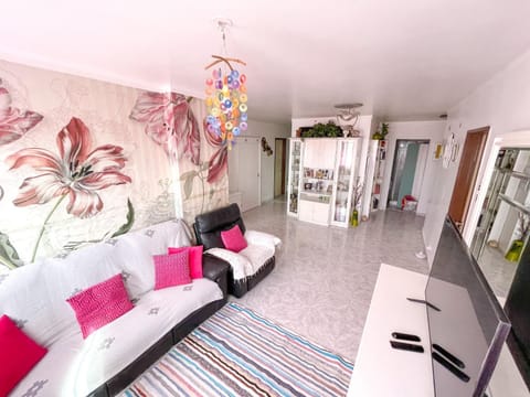 Communal lounge/ TV room, TV and multimedia, Living room, Seating area