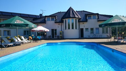 Swimming pool, Swimming pool